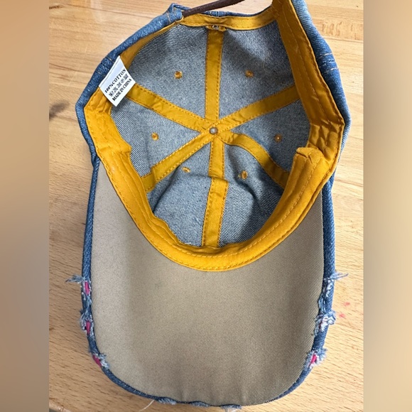 Crown ball cap with $earrings - Picture 2 of 5